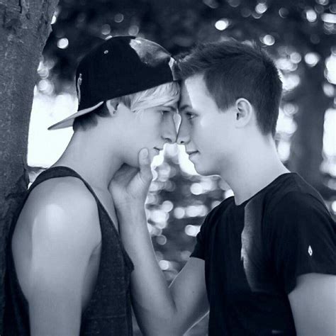 Most boys begin puberty between the ages of 9 and 14. . Twinks kissing